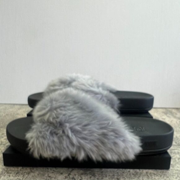 Victoria Secret PINK  Faux Fur Blue Grey and Black Slides Limited Edition Size 7 - Picture 1 of 9